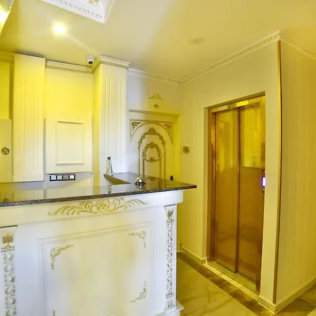 Nayla Palace Otel 2*