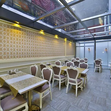 Nayla Palace 2*