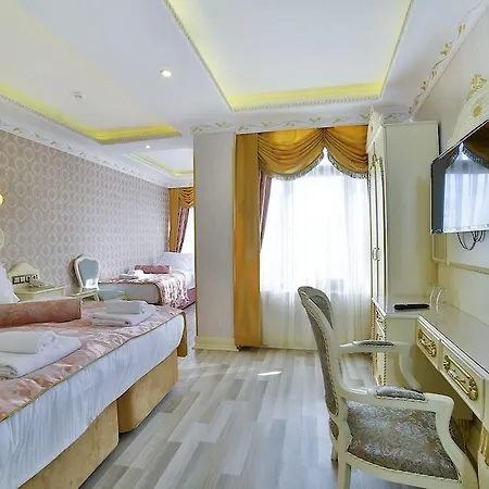 Nayla Palace Hotell 2*