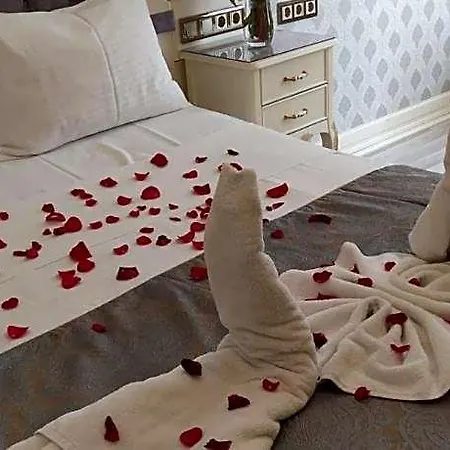 Nayla Palace Otel 2*