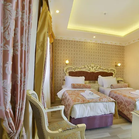 Nayla Palace Hotell 2*