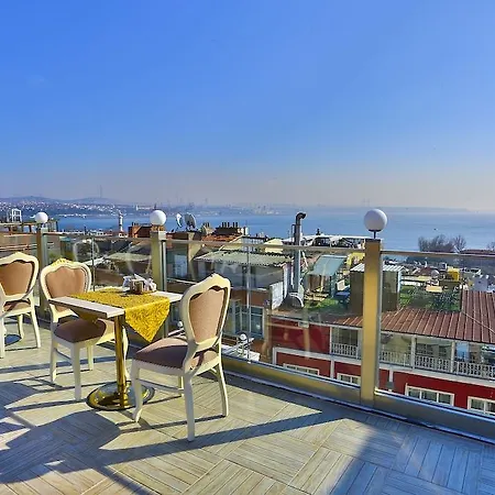 Nayla Palace Hotell