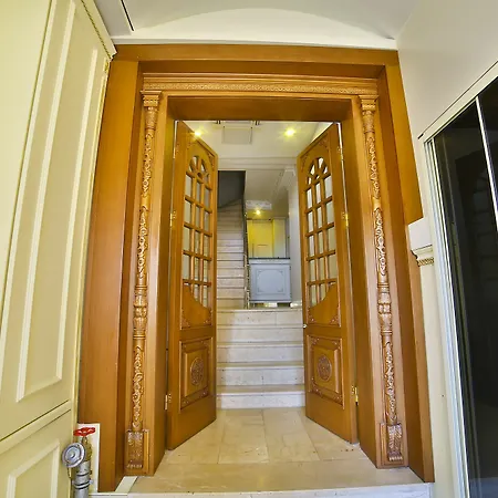 Nayla Palace 2*